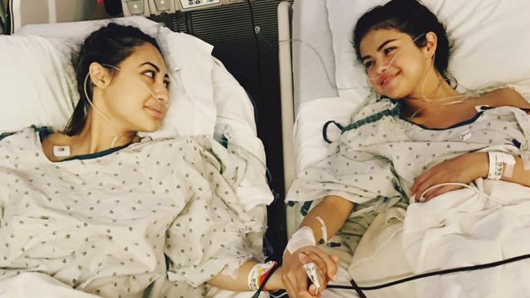 Selena Gomez, suferindă de lupus, anunță că a făcut un transplant renal
