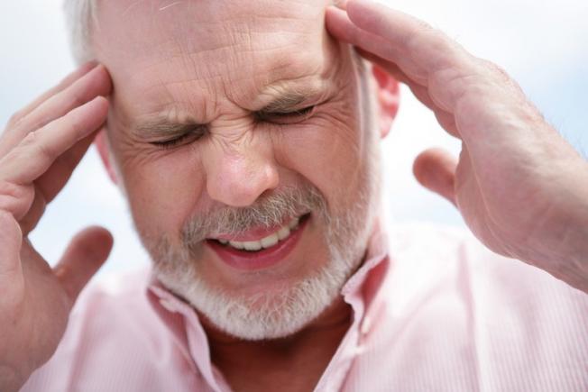 Durerea de cap: Ce face diferenţa între o migrenă şi un anevrism cerebral