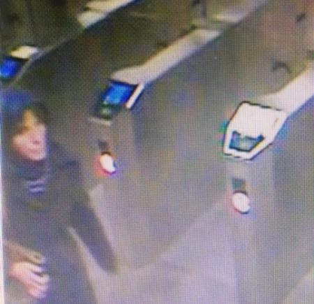 Femeia bănuită că ar fi comis crima de la metrou a fost reţinută de poliţie