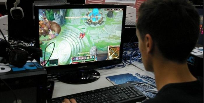 Dependenţa de jocuri pe computer ar putea fi inclusă pe lista problemelor de sănătate mintală 