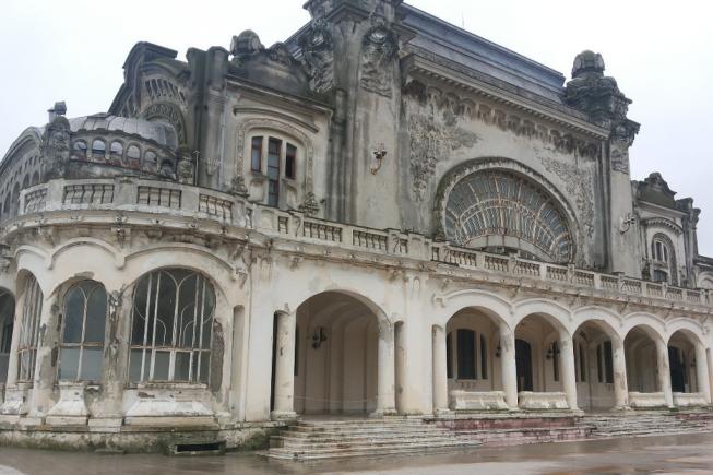 Cotidian francez: Frumuseţi arhitecturale ale României, ameninţate cu dispariţia