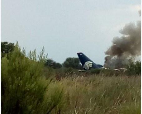 Un avion cu 100 de persoane la bord s-a prăbuşit în Mexic