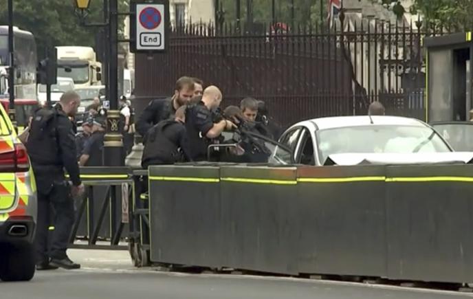 Cine este autorul atacului din faţa Parlamentului londonez