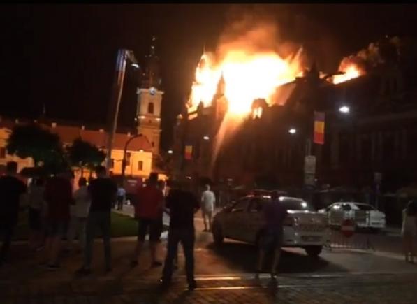 Incendiu devastator la Palatul Episcopal din Oradea (VIDEO)