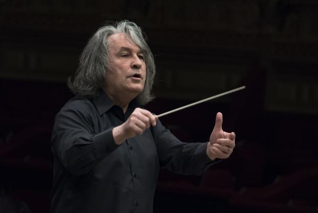 Dirijorul Horia Andreescu revine la Iaşi cu integrala Brahms-Schumann