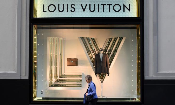 Vreţi pantofi Louis Vuitton? Mergeţi la Cisnădie. Dezvăluiri în presa străină (GALERIE FOTO)