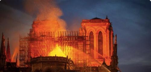 ANCHETĂ complicată, în cazul incendiului catastrofal de la Notre Dame. Muncitorii de pe șantier, audiați