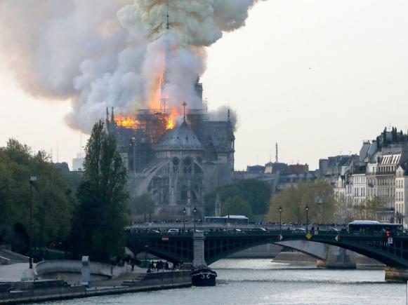 TRAGEDIE ISTORICĂ. Incendiu la Catedrala Notre Dame din Paris
