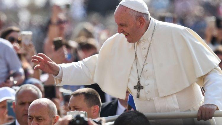 Papa Francisc a aprobat oficial modificarea rugăciunii "Tatăl Nostru" pentru slujbele catolice