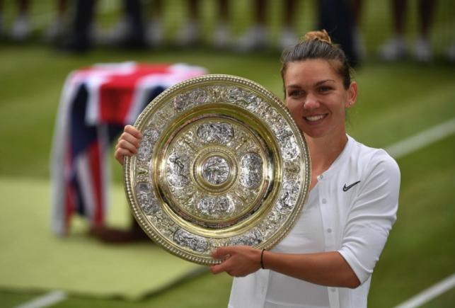 Simona Halep își prezintă miercuri trofeul de la Wimbledon pe Arena Națională