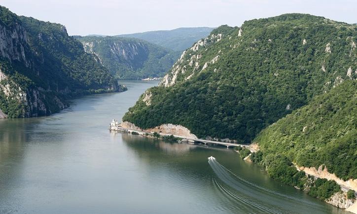 Fabuloasa Românie. Dunărea la Cazane - veşnica înfruntare între apă şi stâncă