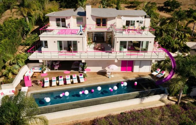 Casa Barbie, în versiune reală, poate fi închiriată în Malibu, pe Airbnb (VIDEO)