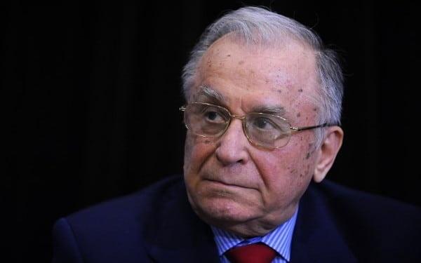 Ion Iliescu a solicitat urna mobilă pentru a vota