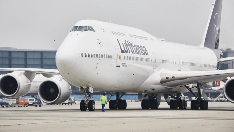 Compania aeriană Lufthansa își suspendă toate zborurile către China din cauza coronavirusului