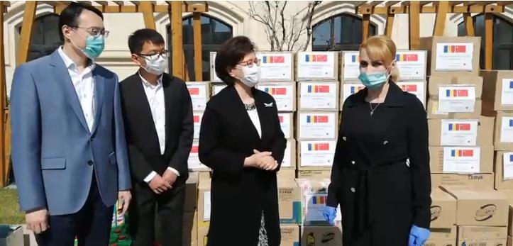 Ambasada Chinei în România a donat măşti, combinezoane de protecţie, dezinfectanţi şi mănuşi pentru spitalele din Capitală