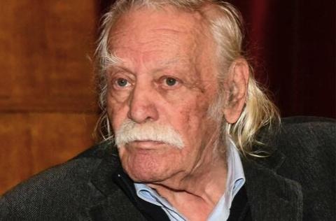 A murit omul care a furat steagul nazist de pe Acropole. Grecia a pierdut un simbol al luptei contra naziștilor