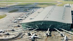 Heathrow, cel mai mare aeroport din Europa își reduce cu 90% activitatea în aprilie