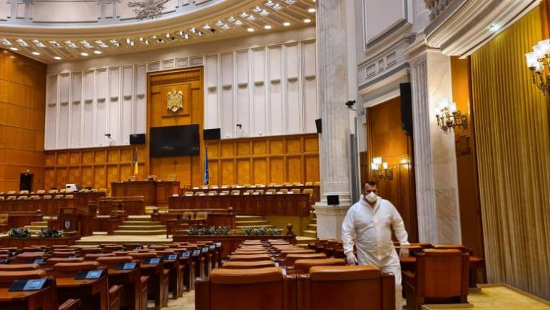 Parlamentul își reia activitatea obișnuită: aleșii vor participa fizic la ședințe
