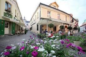 Capitala Lituaniei devine cea mai mare cafenea în aer liber
