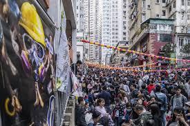 Hong Kong: se reia activitatea în baruri, săli de fitness și saloane de înfrumusețare