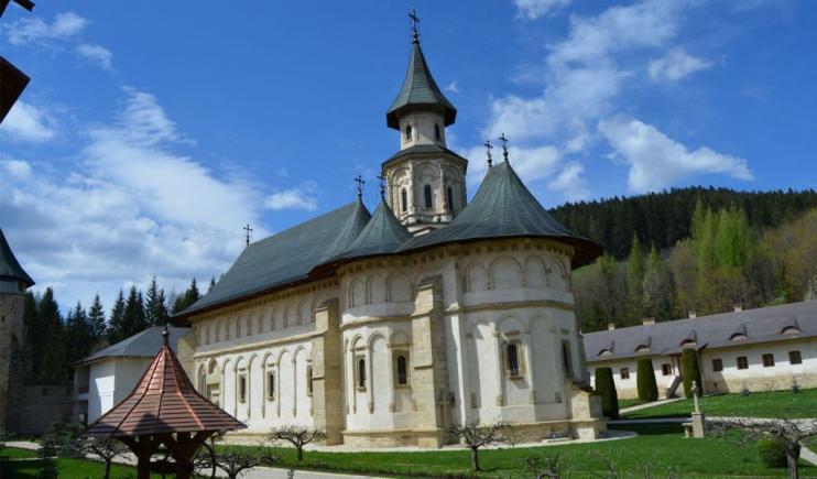 Potențial focar de coronavirus în Mănăstirea Putna: 31 de călugări testați pozitiv cu COVID-19