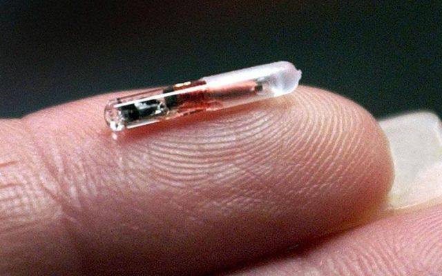 Microcipul implantat sub piele, folosit deja la călătoria cu metroul în Suedia