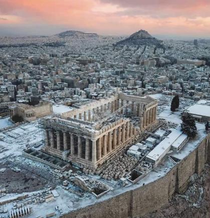 Atena își redeschide atracțiile turistice