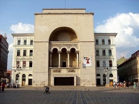 Camere video de scanare în profunzime pentru identificarea a două posibile statuete în pereţii Operei din Timișoara