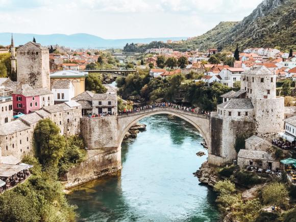 Acord istoric între croați și bosniaci: se organizează alegeri, după 12 ani, în orașul Mostar, simbol al disensiunilor dintre cele două comunități