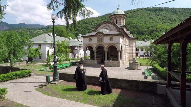 Fabuloasa Românie. S-au deschis bisericile. În vizită la Cozia, cea mai cunoscută mănăstire din Oltenia