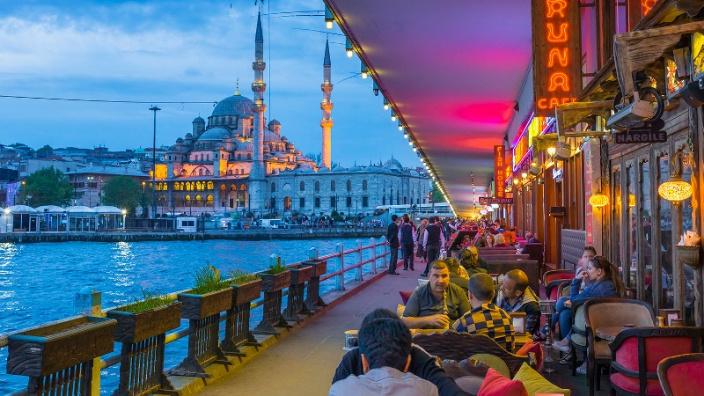 Turiştii români pot călători, din nou, în Turcia, fără testare prealabilă COVID-19 şi fără a intra la izolare la întoarcere