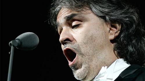 Tenorul Andrea Bocelli schimbă tonul şi își cere scuze pentru comentariile despre COVID-19