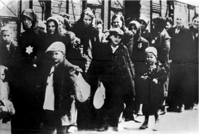 Evreii au plătit bilet pentru trenurile spre lagăr. Un supraviețuitor cere daune de la Merkel
