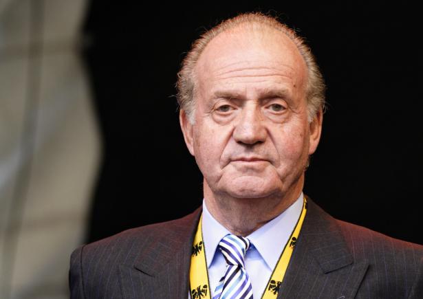 Fostul rege al Spaniei, Juan Carlos, părăsește țara, căzut în dizgrație și copleșit de suspiciuni de corupție