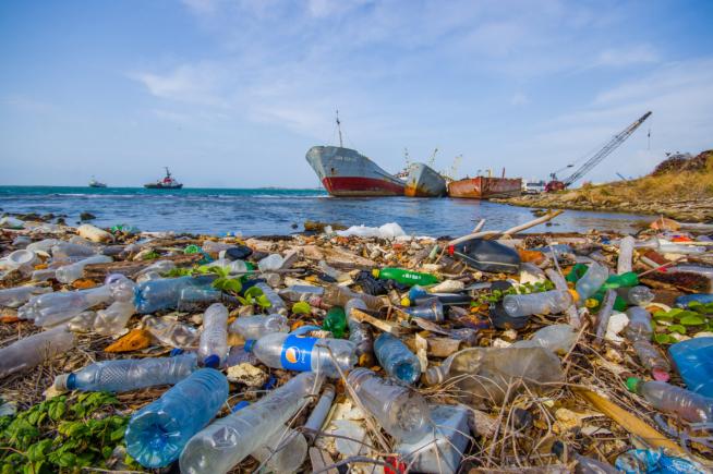 Acumularea de deșeuri din plastic pe fondul pandemiei stârnește preocupare în Europa