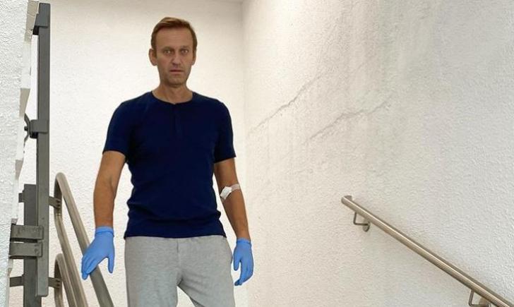 Navalnîi îşi revendică hainele de la ruşi. Vrea să le dea la analiză