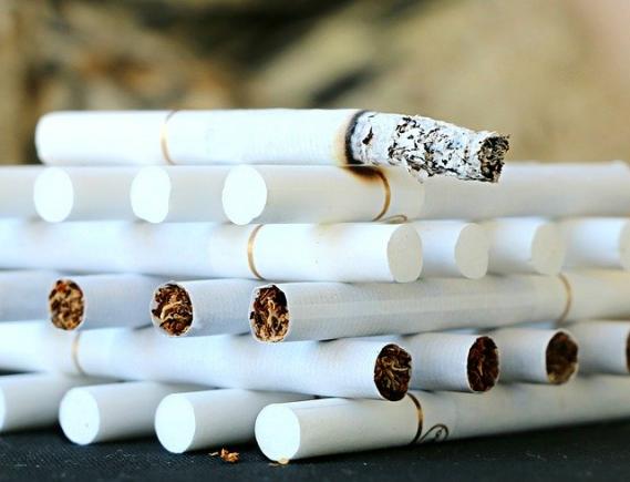 Olanda va interzice supermarketurilor să mai vândă țigări, din 2024