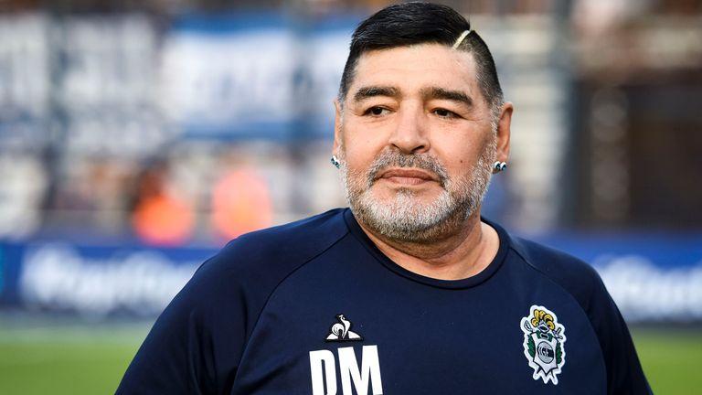 Diego Maradona a murit după ce a consumat un cocktail de medicamente. Inima lui era mărită