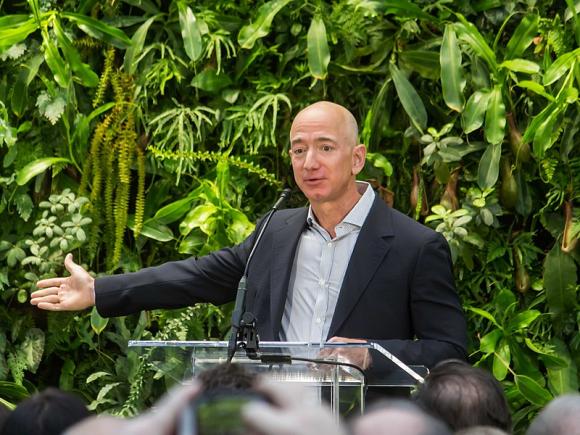 Jeff Bezos se va retrage din funcția de CEO al Amazon