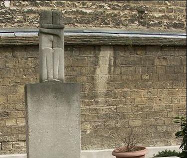  ”Sărutul”, celebra sculptură a lui Brâncuși, nu va părăsi cimitirul Montparnasse. Un deceniu de negocieri și o poveste tristă de iubire
