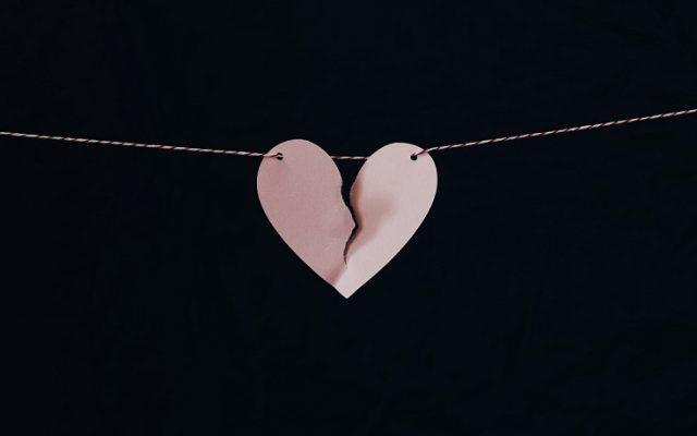 Femeile suferă mai des de sindromul ”inimii frânte”