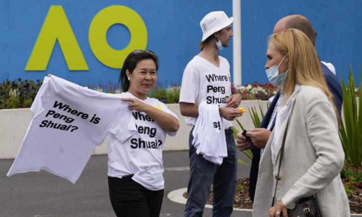 Australian Open: tricouri cu inscripția „Unde este Peng Shuai?” au fost distribuite de o asociație înainte de finală