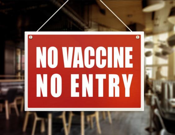 Cehia: Curtea Supremă anulează regula care autorizează accesul la restaurante doar persoanelor vaccinate