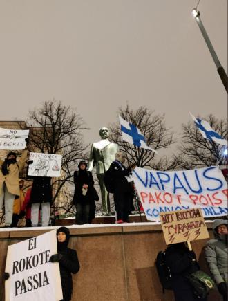 Un convoi finlandez protestează în Helsinki după modelul canadian