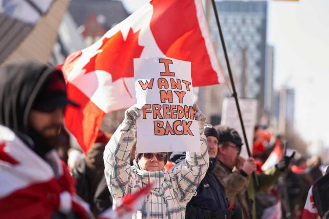 Protestele canadienilor împotriva măsurilor Covid iau amploare: "Este o insurecție națională" spune șeful poliției