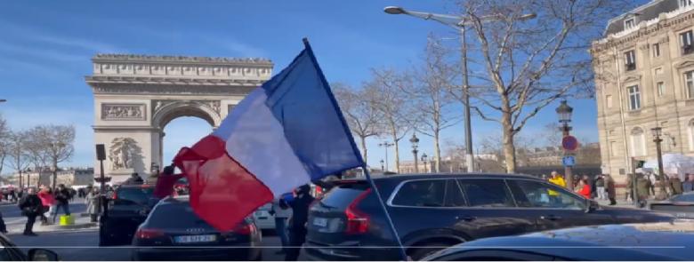 Franța: primele „convoaie ale libertății” au ajuns pe Champs Elysées, poliția este mobilizată