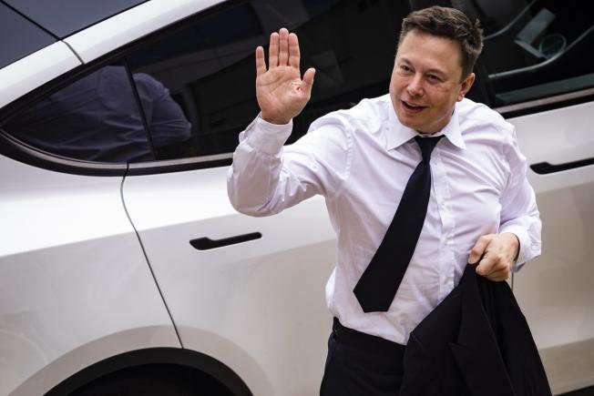 Elon Musk a donat 5,7 miliarde de dolari în acțiuni Tesla unor organizații de caritate
