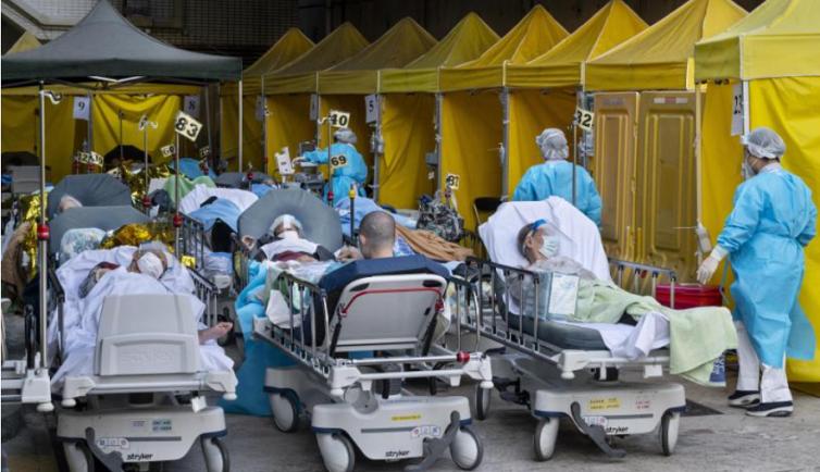 Strategia Zero Covid în Hong Kong: spitale copleșite, pacienți spitalizați în stradă
