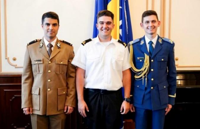 Povestea celor 3 tineri români care au absolvit cea mai prestigioasă Academie a Piloților Militari din SUA, US Air Force Military  