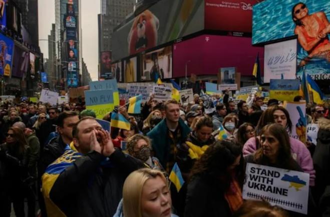 New York: Mii de oameni cer intervenția NATO în Ucraina
